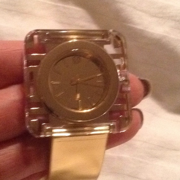 Tory Burch watch, has good battery - Picture 2 of 8